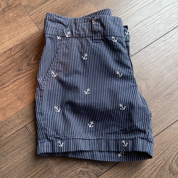 Tommy Hilfiger Shorts - Picture 2 of 5